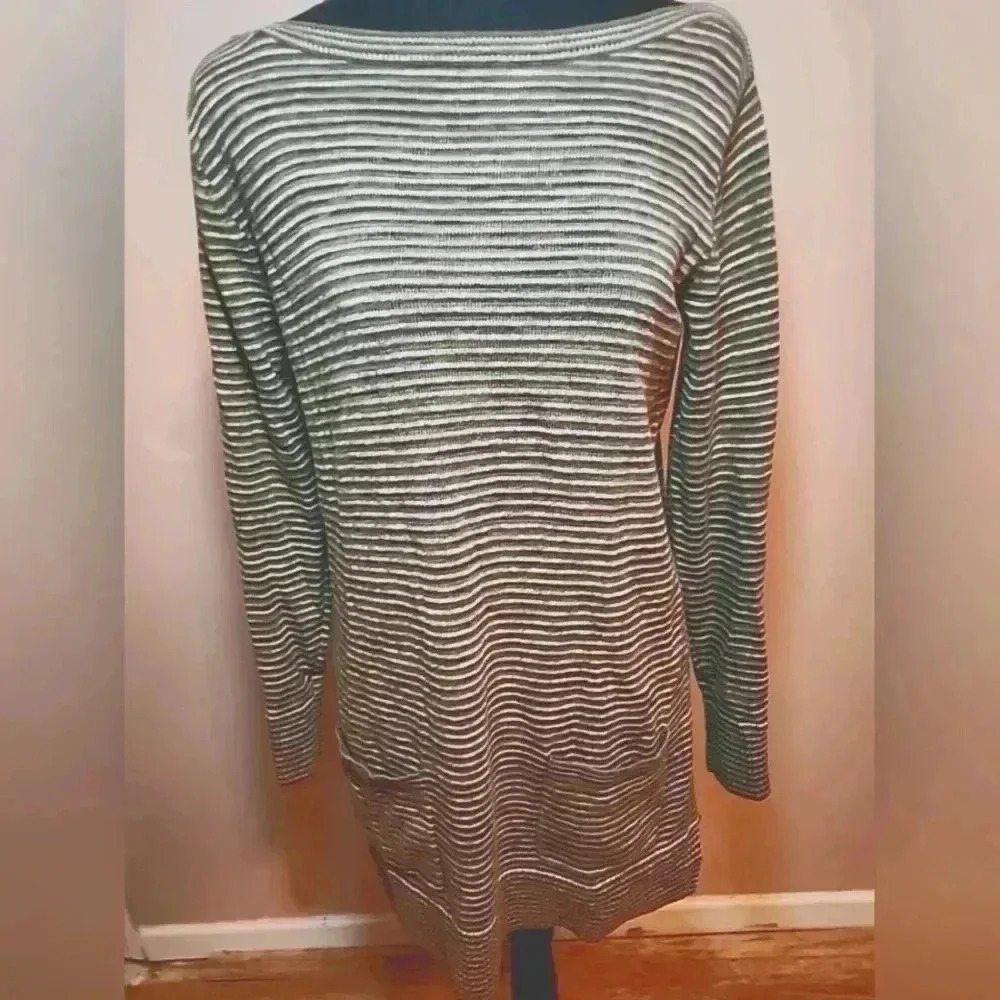 Eight Eight Eight Women's Striped Tunic Sweater EUC - Size Small/Medium (No Tag)